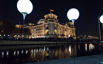 Картинка города берлин+ германия вечер флаг фонари река