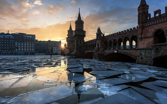 Обои картинки фото города, берлин , германия, лед, башни, река, мост