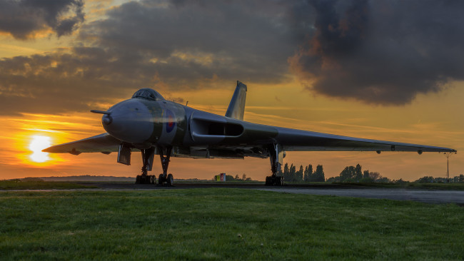 Обои картинки фото авиация, боевые самолёты, ввс, королевские военно-воздушные силы, vulcan xl426, ядерное оружие, стратегический, бомбардировщик