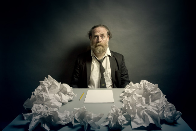 Обои картинки фото мужчины, - unsort, бумага, писатель, человек