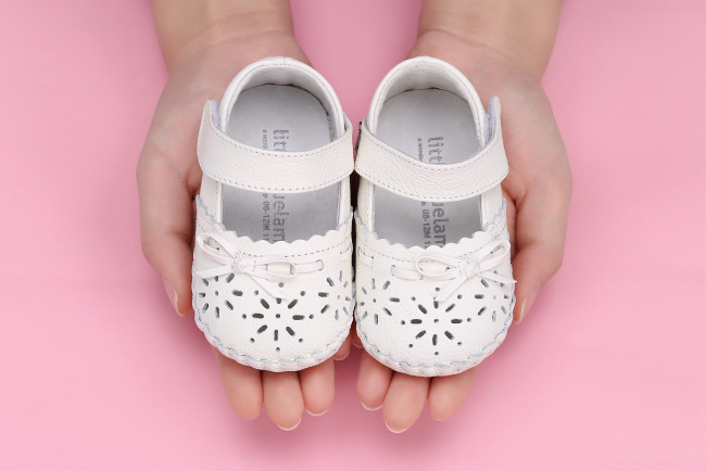 Обои картинки фото разное, одежда,  обувь,  текстиль,  экипировка, детские, туфли