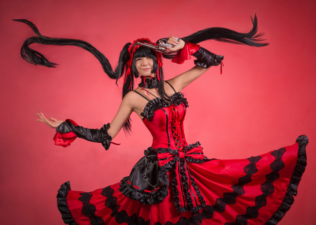 Обои картинки фото разное, cosplay , косплей, платье, револьвер, улыбка, фон, девушка