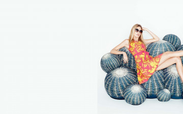 Картинка девушки martha+hunt блондинка очки платье мячи кактусы