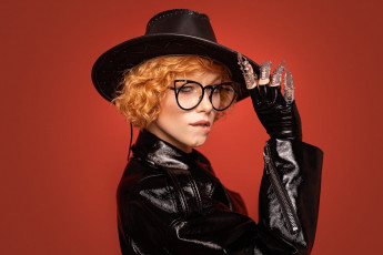 Картинка анастасия+жилина девушки анастасия жилина шляпа cosplay красотка девушка модель рыжеволосая поза стройная сексуальная флирт