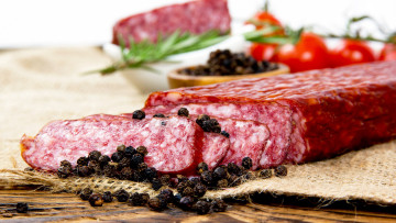 Картинка еда колбасные+изделия копченая колбаса перец