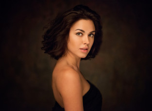 Картинка девушки -+брюнетки +шатенки ирина антоненко максим максимов портрет обнаженные плечи студия