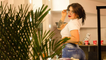 Картинка девушки -+брюнетки +шатенки gigi