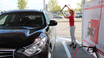 Картинка автомобили -авто+с+девушками красивая девушка