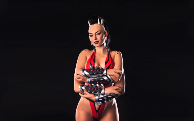 Обои картинки фото девушки, анна шаховская, образ, косплей, купальник, руки, рога