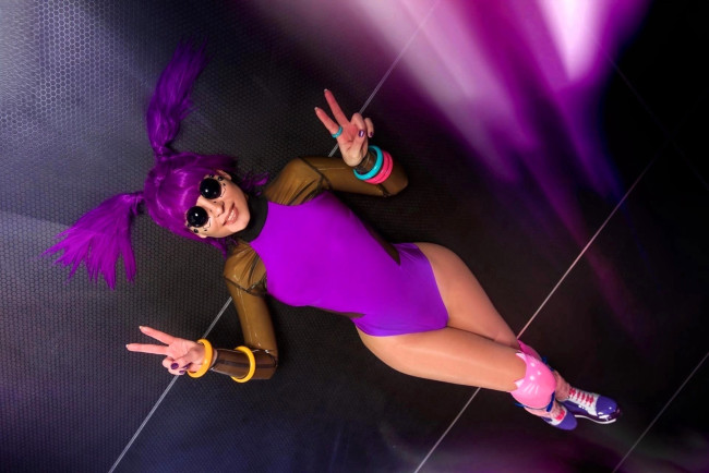 Обои картинки фото девушки, анна шаховская, образ, косплей, очки, браслеты, боди