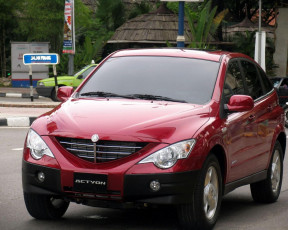 Картинка автомобили выставки уличные фото