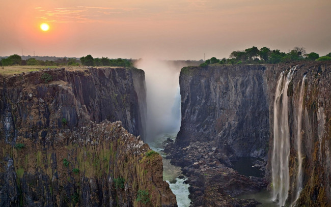 Обои картинки фото водопад, виктория, природа, водопады, закат, горы, скала