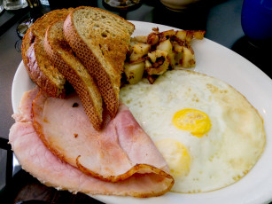 Картинка еда Яичные+блюда хлеб яичница ветчина