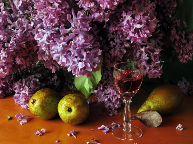 Обои картинки фото еда, разное, бокал, груши, сирень