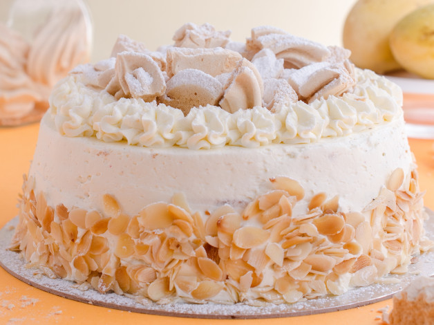 Обои картинки фото еда, торты, крем, миндаль