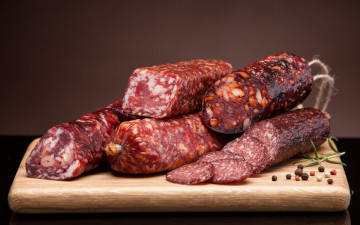 Картинка еда колбасные+изделия ассорти копченая колбаса