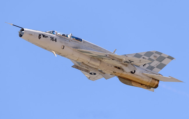 Обои картинки фото mig-21umd, авиация, боевые самолёты, истребитель