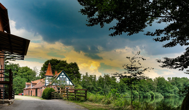 Обои картинки фото города, - пейзажи, луга, леса, небо, домики, зелень, облака, дорога, склон, швейцария, поля, горы, деревья, трава, солнце