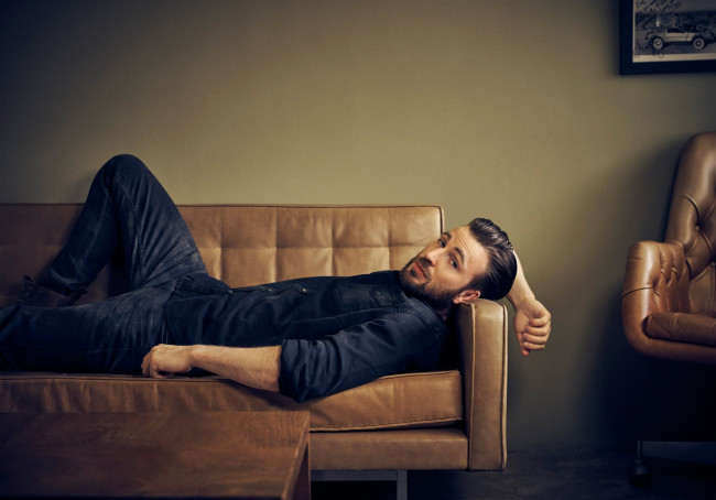 Обои картинки фото мужчины, chris evans, усы, бородка