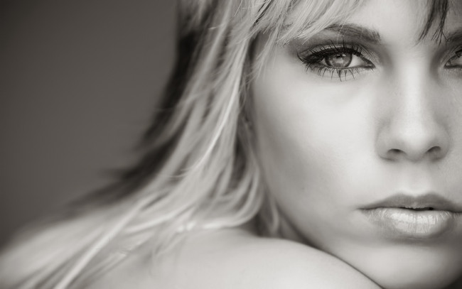 Обои картинки фото музыка, samantha fox, певица, блондинка, лицо, черно-белая