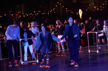 Картинка разное знаменитости ван ибо люди площадка ролики