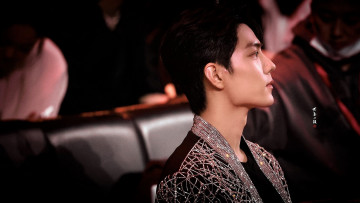 Картинка мужчины xiao+zhan лицо зал люди