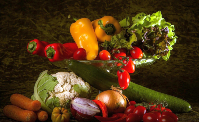 Обои картинки фото еда, овощи, морковь, лук, перец, помидоры, капуста, цветная