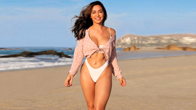 Обои картинки фото ana cheri, девушки, шатенка, рубашка, купальник, море, пляж