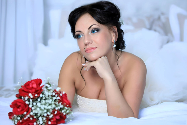 Обои картинки фото девушки, - невесты, брюнетка, платье, букет