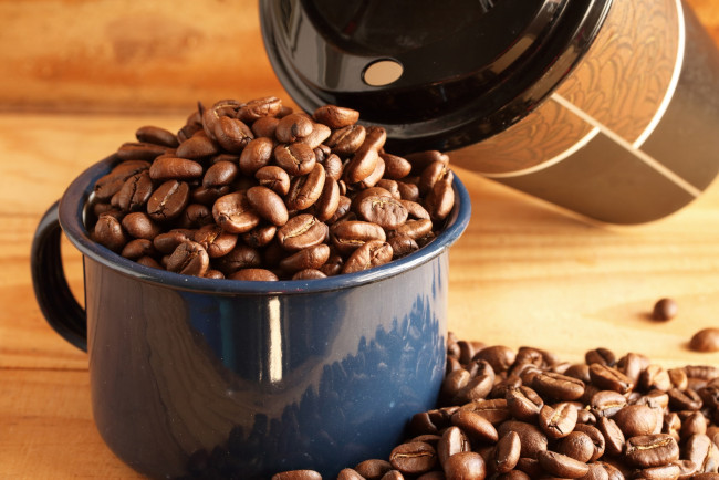 Обои картинки фото еда, кофе,  кофейные зёрна, чашка, зерна, кофейные