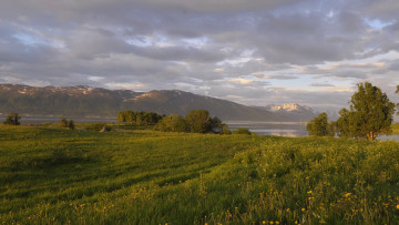 Картинка природа луга луг горы облака