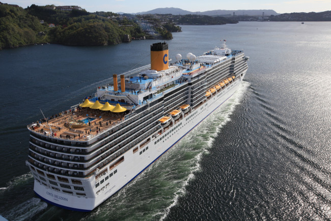 Обои картинки фото корабли, лайнеры, вода, круиз