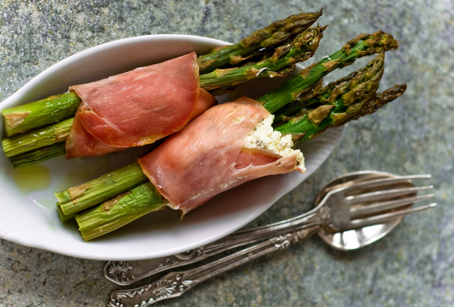 Обои картинки фото еда, спаржа, бекон