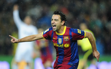 Картинка спорт футбол xavi hernandez игрок футболист спортсмен барселона дождь крик радость жест