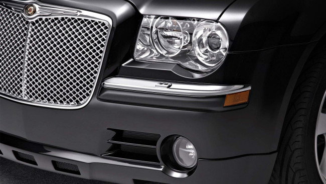 Обои картинки фото автомобили, фрагменты автомобиля, chrysler, крайслер, фара, бампер, решетка