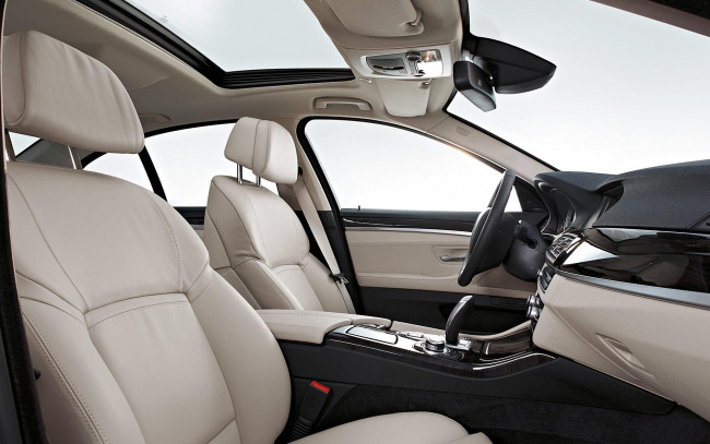 Обои картинки фото автомобили, интерьеры, люк, руль, салон, кресла