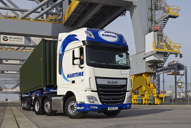 Обои картинки фото автомобили, 3д, 2013г, space, super, uk-spec, 6x2, daf, cab, ftg, xf, 460