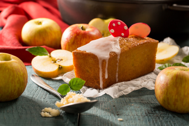 Обои картинки фото еда, пирожные,  кексы,  печенье, яблоки, выпечка, кекс