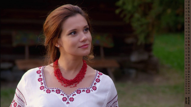 Обои картинки фото календари, девушки, бусы, лицо, взгляд