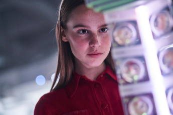 Картинка i+am+mother+ 2019 кино+фильмы -unknown+ другое ужасы дитя робота клара ругор триллер фантастика