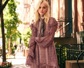 Картинка девушки саша+пивоварова модель блондинка платье улица