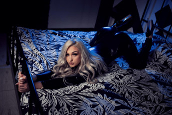 Картинка kylie+jones девушки девушка женщина блондинка светловолосая сексуальная модель звезда позирует разная обувь верхняя стильная одежда нижнее эротическое бельё трусы лифчик колготки чулки аксессуары макияж и множество элементов на фотографии