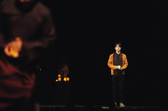 Картинка кино+фильмы a+dream+like+a+dream сяо чжань куртка шарф чашка свечи