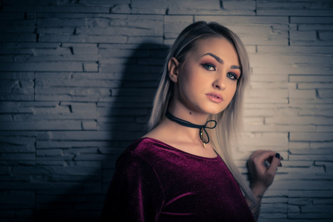 Обои картинки фото kylie jones, девушки, девушка, женщина, блондинка, светловолосая, сексуальная, модель, звезда, позирует, разная, обувь, верхняя, стильная, одежда, нижнее, эротическое, бельё, трусы, лифчик, колготки, чулки, аксессуары, макияж, и, множество, элементов, на, фотографии