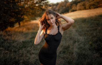 Картинка девушки -+брюнетки +шатенки девушка позирует jiri tulach