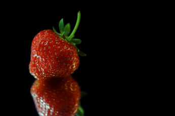 Картинка еда клубника земляника отражение красный