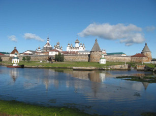 Картинка города православные церкви монастыри река монастыр