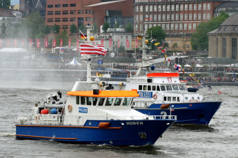 Картинка корабли катера море