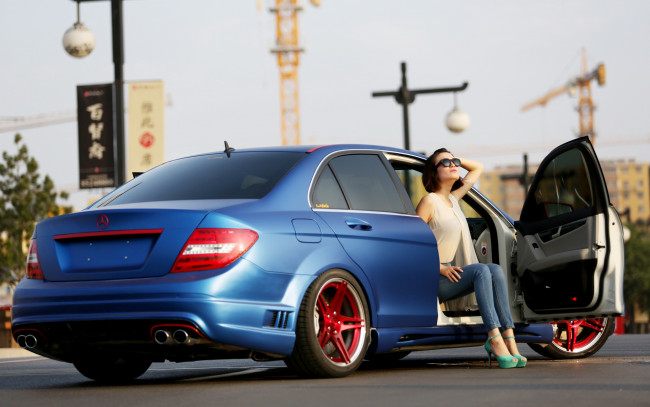 Обои картинки фото автомобили, авто, девушками, девушка, c260, mercedes