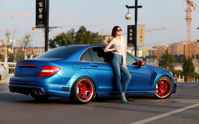Обои картинки фото автомобили, авто, девушками, mercedes, c260, девушка
